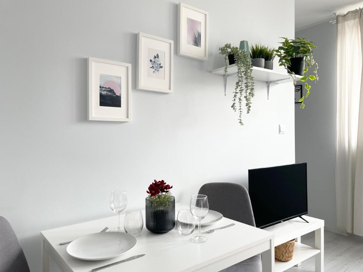 Zielinskiego Apartment ~ Self Check-In 24 ~ Parking & Lift Wroclaw Bagian luar foto